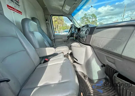 2011 Ford Econoline E450 Super Duty Cutaway Van z USA, uszkodzony, nr VIN 1FDXE4FS7BDA96555